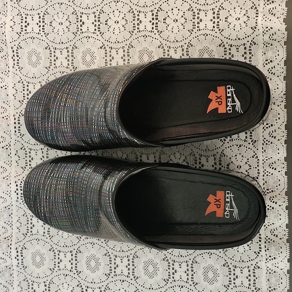 Women's Dansko XP Black Patent Leather with Color Lines- Size 39 - Picture 3 of 4